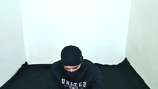 Snapshot of Habibi_big_b chatting on 11/12/25, 10:41 Habibi big b online show from 11/12/25, 10:41