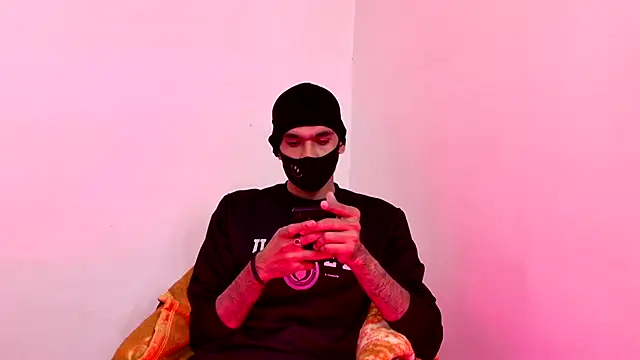 Snapshot of Habibi_big_b chatting on 11/25/25, 08:47 Habibi big b online show from 11/25/25, 08:47