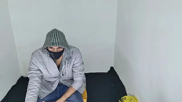 Snapshot of Habibi_big_b chatting on 11/24/25, 07:19 Habibi big b online show from 11/24/25, 07:19