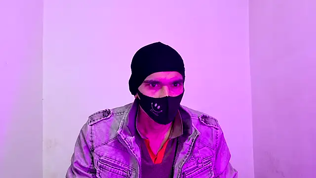 Snapshot of Habibi_big_b chatting on 12/14/25, 05:57 Habibi big b online show from 12/14/25, 05:57