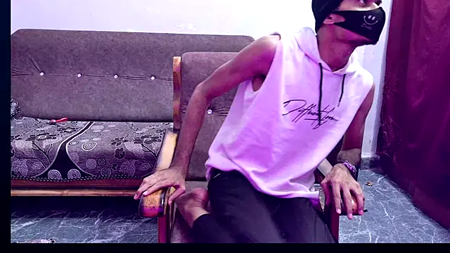 Snapshot of Habibi_big_b chatting on 10/22/25, 04:06 Habibi big b online show from 10/22/25, 04:06