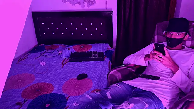 Snapshot of Habibi_big_b chatting on 11/07/25, 09:03 Habibi big b online show from 11/07/25, 09:03