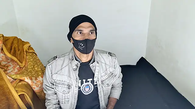 Snapshot of Habibi_big_b chatting on 12/18/25, 09:03 Habibi big b online show from 12/18/25, 09:03