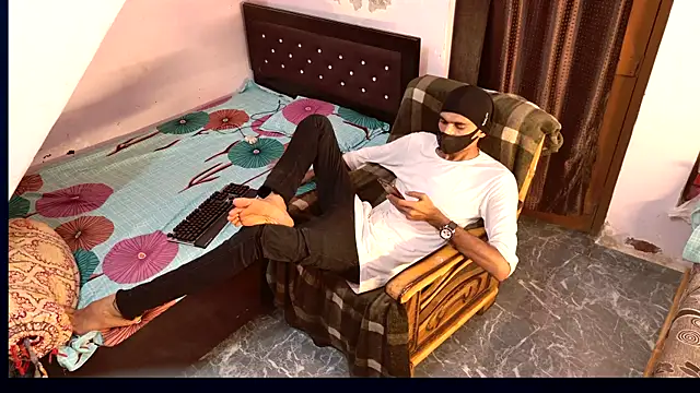 Snapshot of Habibi_big_b chatting on 09/21/25, 06:02 Habibi big b online show from 09/21/25, 06:02