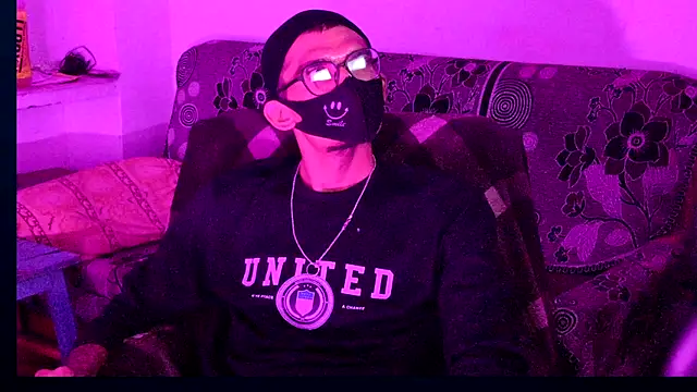 Snapshot of Habibi_big_b chatting on 10/21/25, 08:19 Habibi big b online show from 10/21/25, 08:19