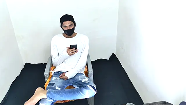 Snapshot of Habibi_big_b chatting on 11/20/25, 07:09 Habibi big b online show from 11/20/25, 07:09