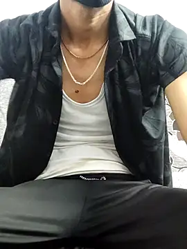 Snapshot of Habibi_big_b chatting on 03/16/25, 05:07 Habibi big b online show from 03/16/25, 05:07