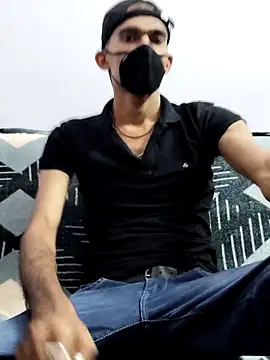 Snapshot of Habibi_big_b chatting on 03/18/25, 05:55 Habibi big b online show from 03/18/25, 05:55