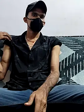 Snapshot of Habibi_big_b chatting on 03/18/25, 05:45 Habibi big b online show from 03/18/25, 05:45