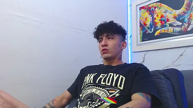 Snapshot of targuerian22 chatting on 12/22/25, 11:27 targuerian22 online show from 12/22/25, 11:27