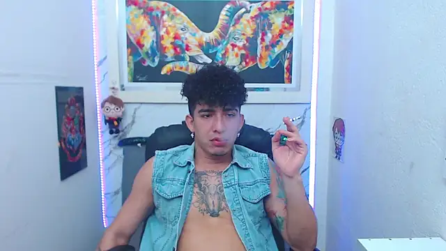 targuerian22 online show from 11/30/25, 02:34