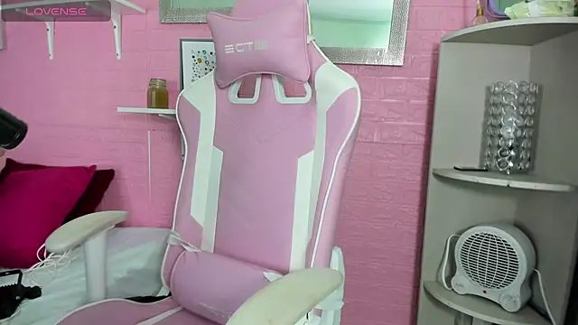 hanna  azumi online show from 11/16/25, 01:43