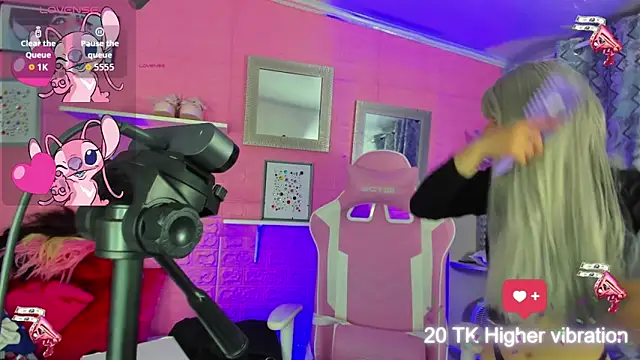 hanna  azumi online show from 11/14/25, 02:04