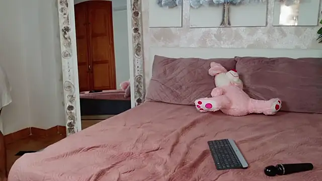 MilaTeenX online show from 04/24/26, 05:53