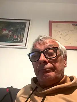 4n4l1zz4m1 online show from 10/05/25, 11:01