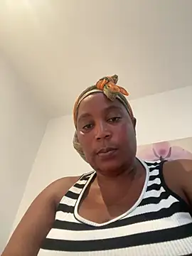 CurveyChocClit online show from 03/04/25, 03:59