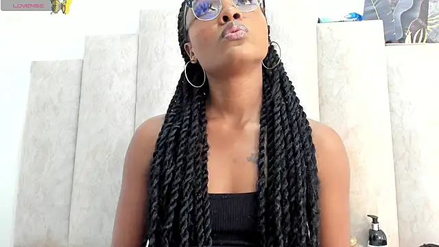 ShainaLyn online show from 11/15/25, 08:13