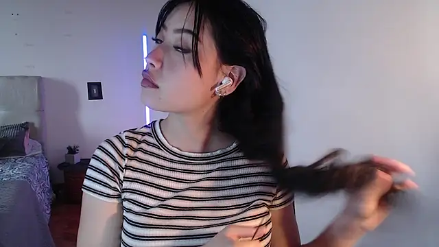 Snapshot of Emilyswan04 chatting on 01/13/25, 06:59 Emilyswan04 online show from 01/13/25, 06:59