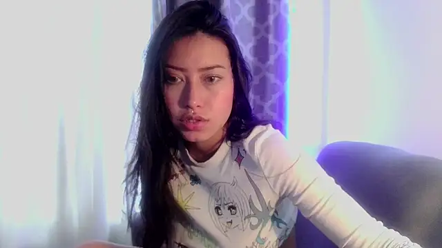 Snapshot of Emilyswan04 chatting on 03/13/25, 07:06 Emilyswan04 online show from 03/13/25, 07:06