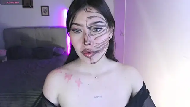 Emilyswan04 online show from 10/31/25, 01:57