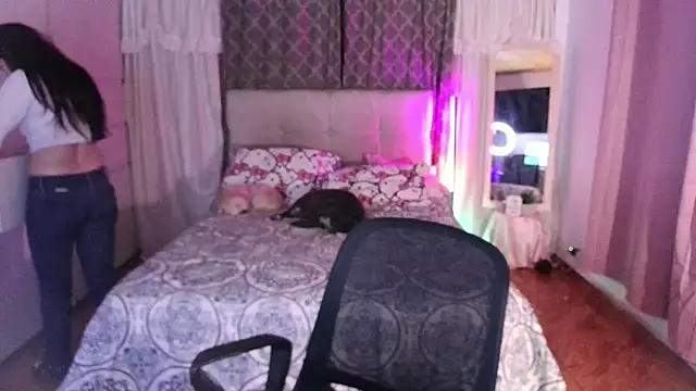 Emilyswan04 online show from 06/13/26, 12:41