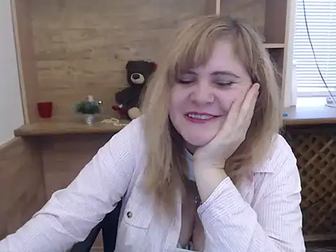 DaniellaKiss online show from 12/21/25, 09:22