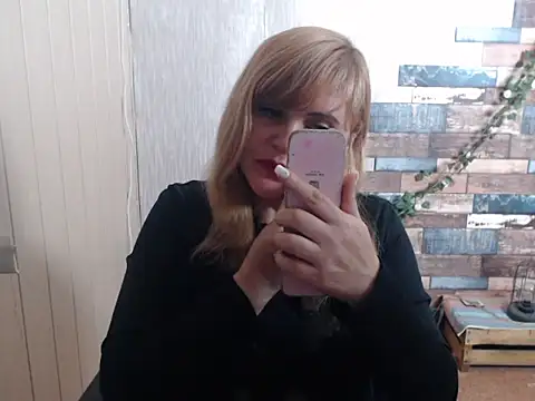 DaniellaKiss online show from 10/05/25, 07:48