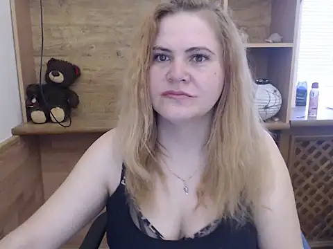 DaniellaKiss online show from 04/17/26, 07:11