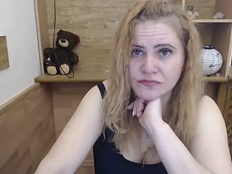 DaniellaKiss online show from 04/14/26, 07:41