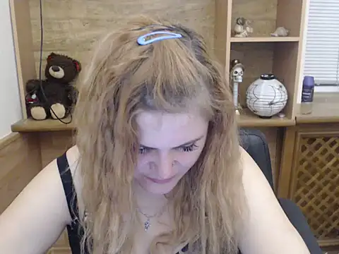 DaniellaKiss online show from 04/15/26, 05:39