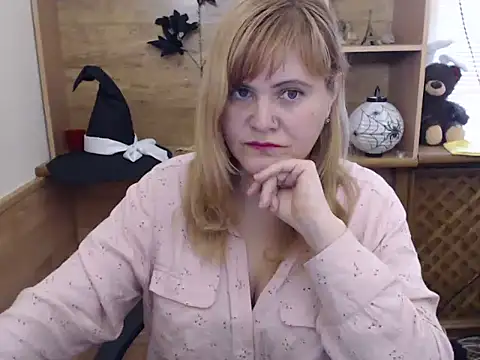 DaniellaKiss online show from 11/23/25, 09:08