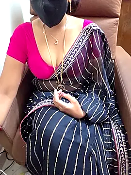 Snapshot of Roja-Telugu777 chatting on 12/18/25, 05:06 Roja-Telugu777 online show from 12/18/25, 05:06