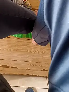 Snapshot of Gururonny07 chatting on 03/09/25, 03:43 Gururonny07 online show from 03/09/25, 03:43