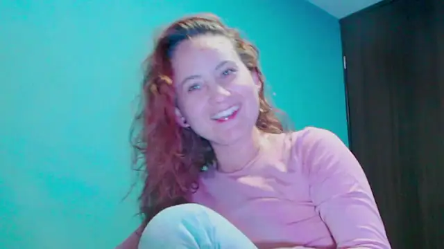 Snapshot of zoe_jones3 chatting on 02/01/25, 11:48 zoe jones3 online show from 02/01/25, 11:48