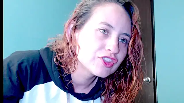 Snapshot of zoe_jones3 chatting on 03/20/25, 02:32 zoe jones3 online show from 03/20/25, 02:32