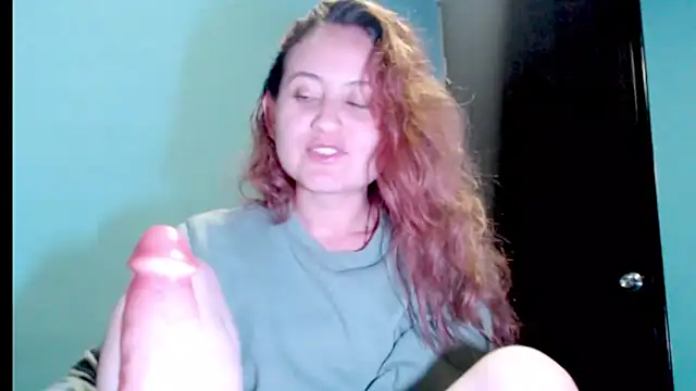 Snapshot of zoe_jones3 chatting on 03/19/25, 02:37 zoe jones3 online show from 03/19/25, 02:37