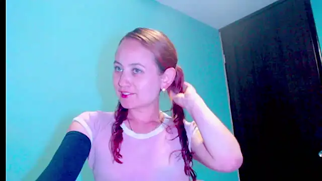 Snapshot of zoe_jones3 chatting on 03/06/25, 11:20 zoe jones3 online show from 03/06/25, 11:20