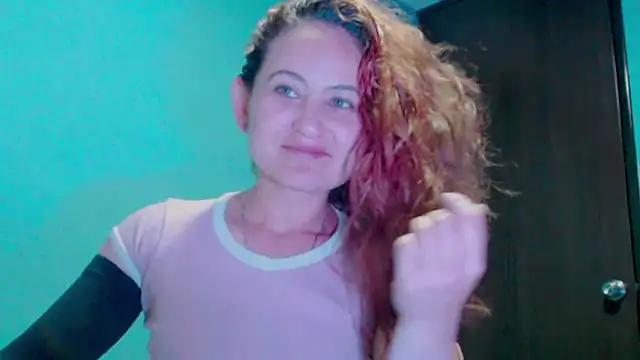 Snapshot of zoe_jones3 chatting on 02/13/25, 02:34 zoe jones3 online show from 02/13/25, 02:34