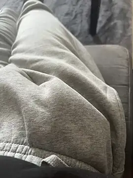 Snapshot of pignoufe chatting on 02/13/26, 10:48 pignoufe online show from 02/13/26, 10:48