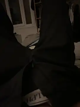 Snapshot of pignoufe chatting on 02/15/26, 11:03 pignoufe online show from 02/15/26, 11:03