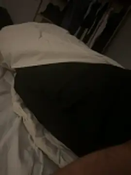 Snapshot of pignoufe chatting on 02/19/26, 11:01 pignoufe online show from 02/19/26, 11:01