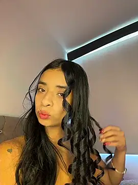 Laura fernandezII online show from 12/18/25, 09:07