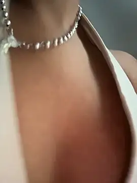 Laura fernandezII online show from 04/05/26, 02:57