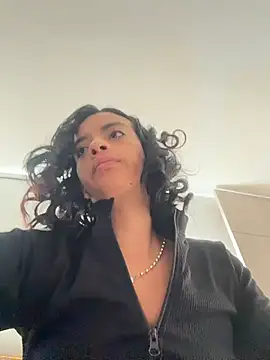 Laura fernandezII online show from 04/07/26, 08:43