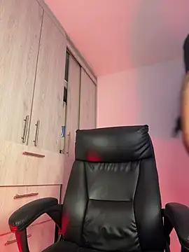 Laura fernandezII online show from 11/08/25, 02:42