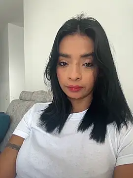 Laura fernandezII online show from 05/17/26, 07:25