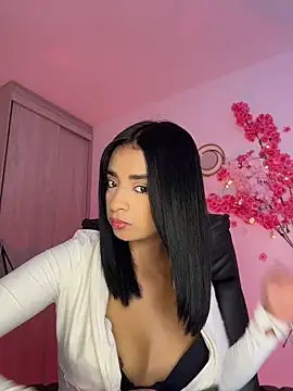 Laura fernandezII online show from 05/11/26, 07:33