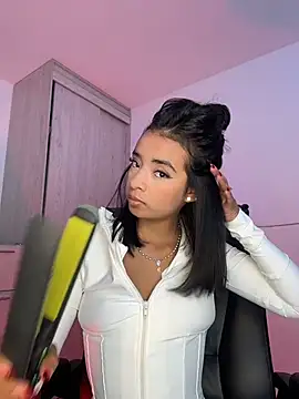 Laura fernandezII online show from 04/23/26, 07:48