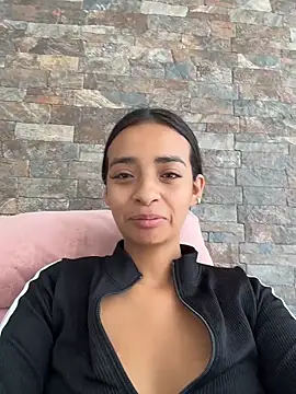 Laura fernandezII online show from 03/03/26, 04:25