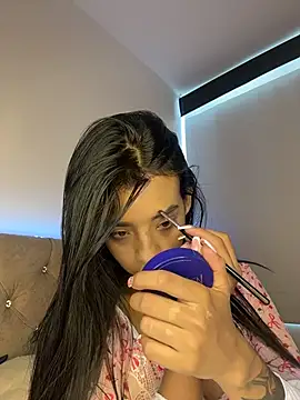 Laura fernandezII online show from 12/16/25, 08:24